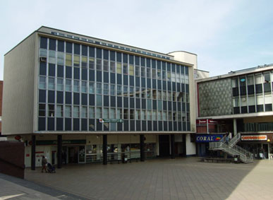Parcel shipping to India from Basildon 