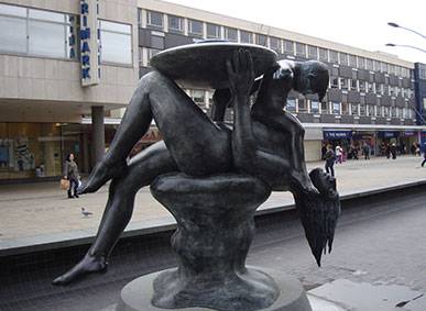 Cheap Courier from Basildon to India 