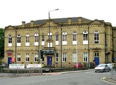 Parcel shipping to India from Batley 